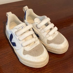 Veja kids gently used size US10 EUR27